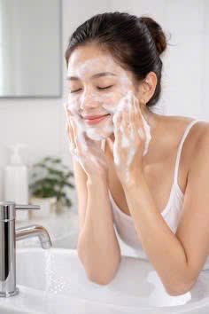 DOUBLE CLEANSING ĐÚNG CÁCH, CÓ CẦN THIẾT KHÔNG?